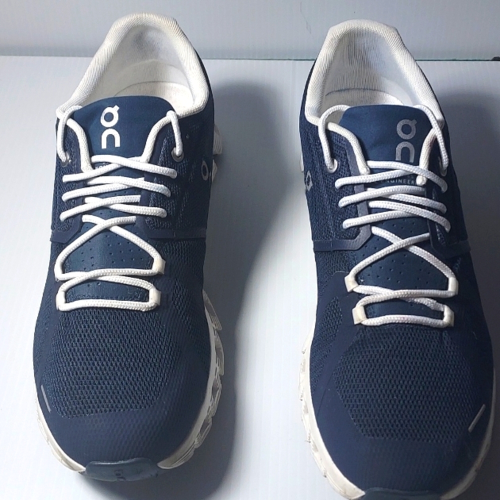 On Cloud running shoe